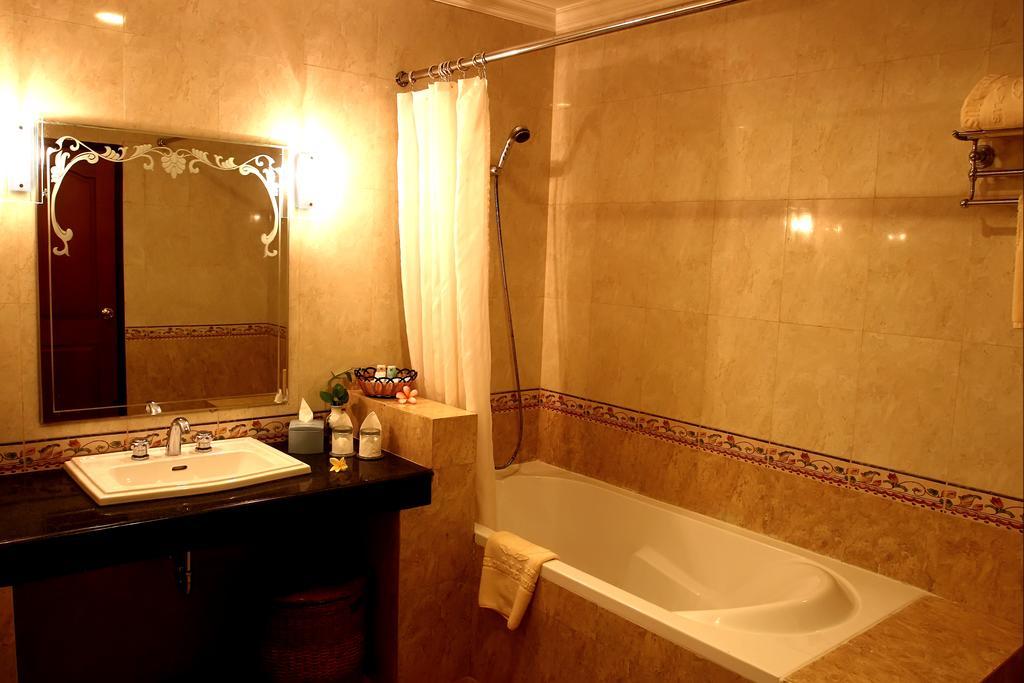 Grand Tiga Mustika Hotel 4*